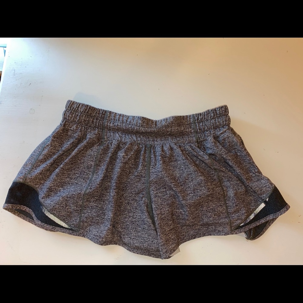 Lululemon Hotty Hot Short 2.5” heathered black sz4